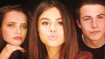 Selena Gomez con Katherine Langford y Dylan Minnett, actores de '13 razones'