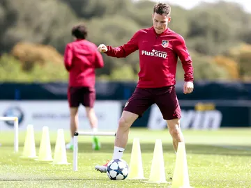 Gameiro, en el entrenamiento del Atlético Gameiro, en el entrenamiento del Atlético