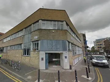 fachada de la discoteca Mangle fachada de la discoteca Mangle