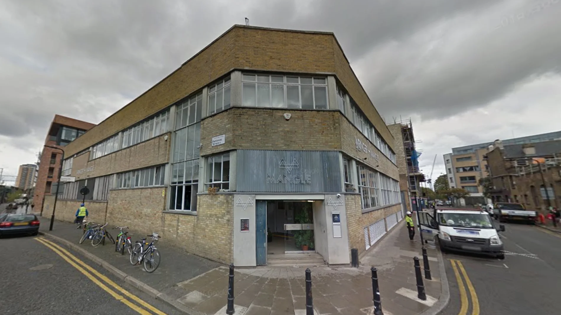 fachada de la discoteca Mangle fachada de la discoteca Mangle