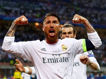 Sergio Ramos saca múscula tras marcar un gol con el Madrid