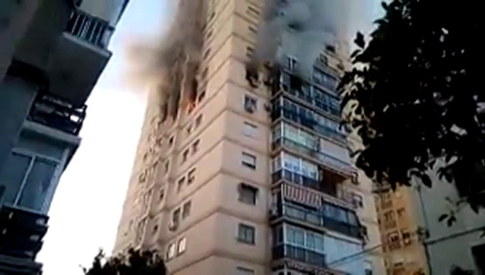 Incendio en un edificio del barrio de Ciudad Jardín en Málaga