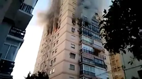 Incendio en un edificio del barrio de Ciudad Jardín en Málaga Incendio en un edificio del barrio de Ciudad Jardín en Málaga