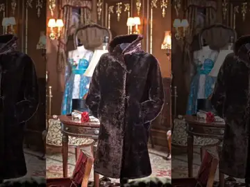 Abrigo de una azafata del Titanic subastado Abrigo de una azafata del Titanic subastado