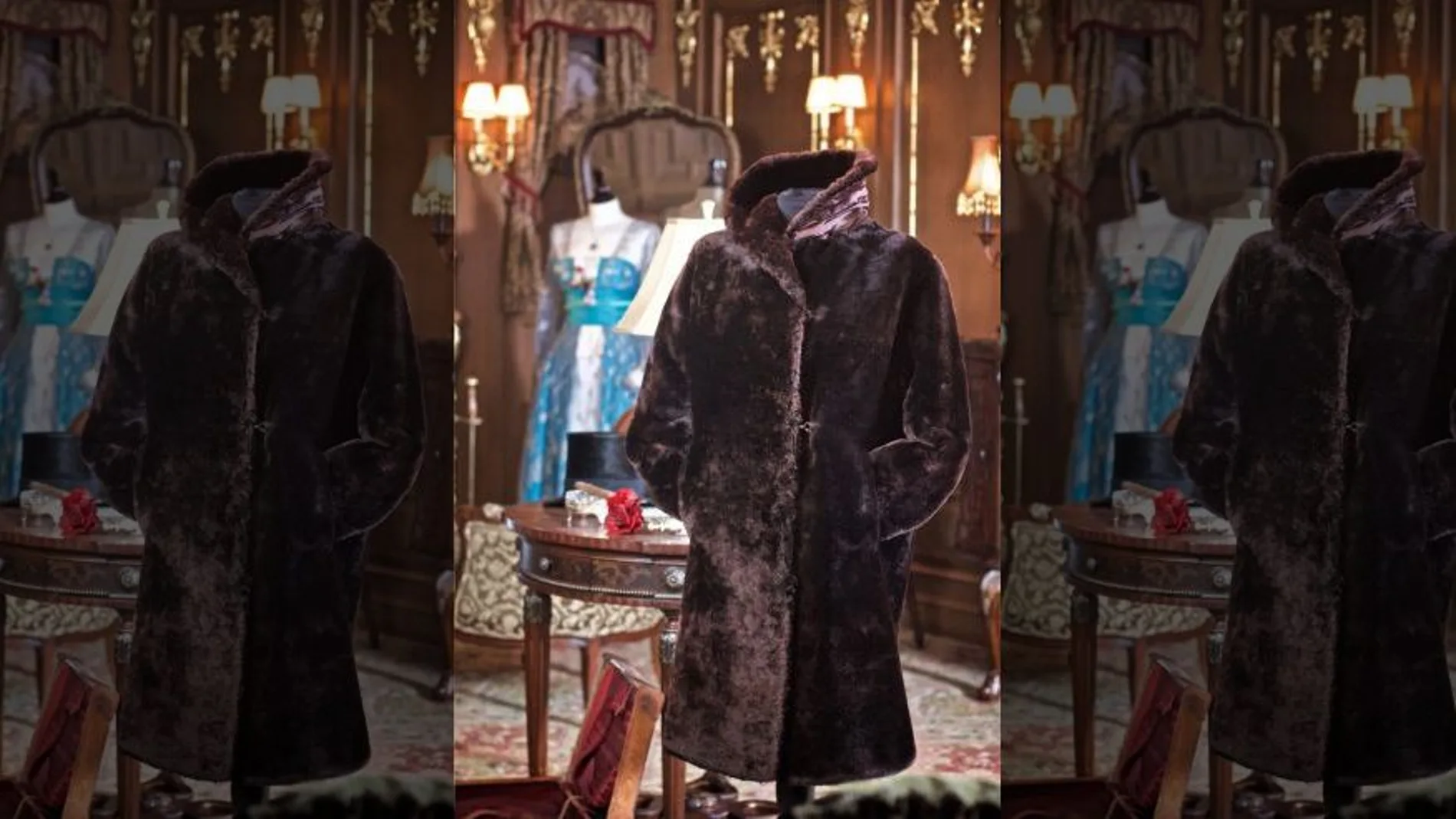Abrigo de una azafata del Titanic subastado Abrigo de una azafata del Titanic subastado