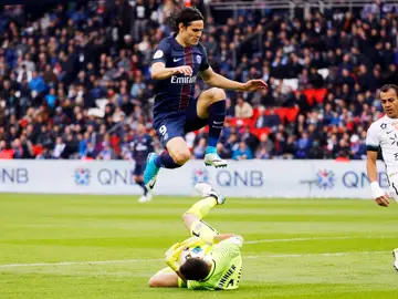 Cavani durante un partido con el PSG Cavani durante un partido con el PSG