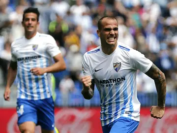 Sandro celebra un gol con el Málaga Sandro celebra un gol con el Málaga