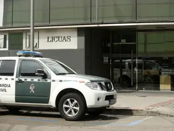 Vehículo de la Guardia Civil Vehículo de la Guardia Civil