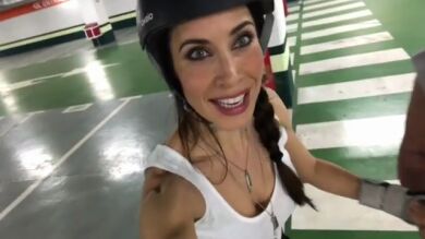 Así comienza Pilar Rubio a perder el miedo a los patines para su próximo reto en 'El Hormiguero 3.0'