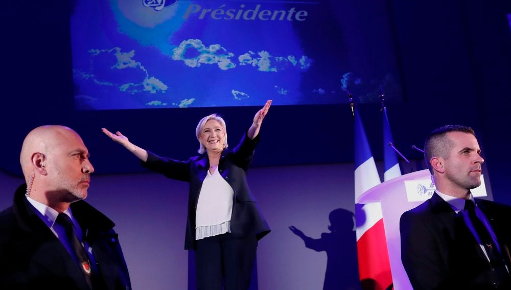 Marine Le Pen pasa a la segunda ronda en Francia