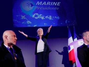 Marine Le Pen pasa a la segunda ronda en Francia