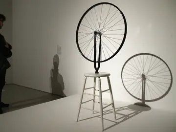 Muestra de una rueda en una exposición Muestra de una rueda en una exposición