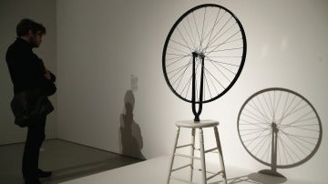 Muestra de una rueda en una exposición