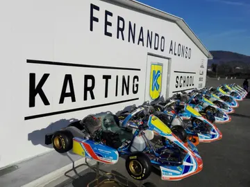 Karts en la pista Fernando Alonso Karts en la pista Fernando Alonso
