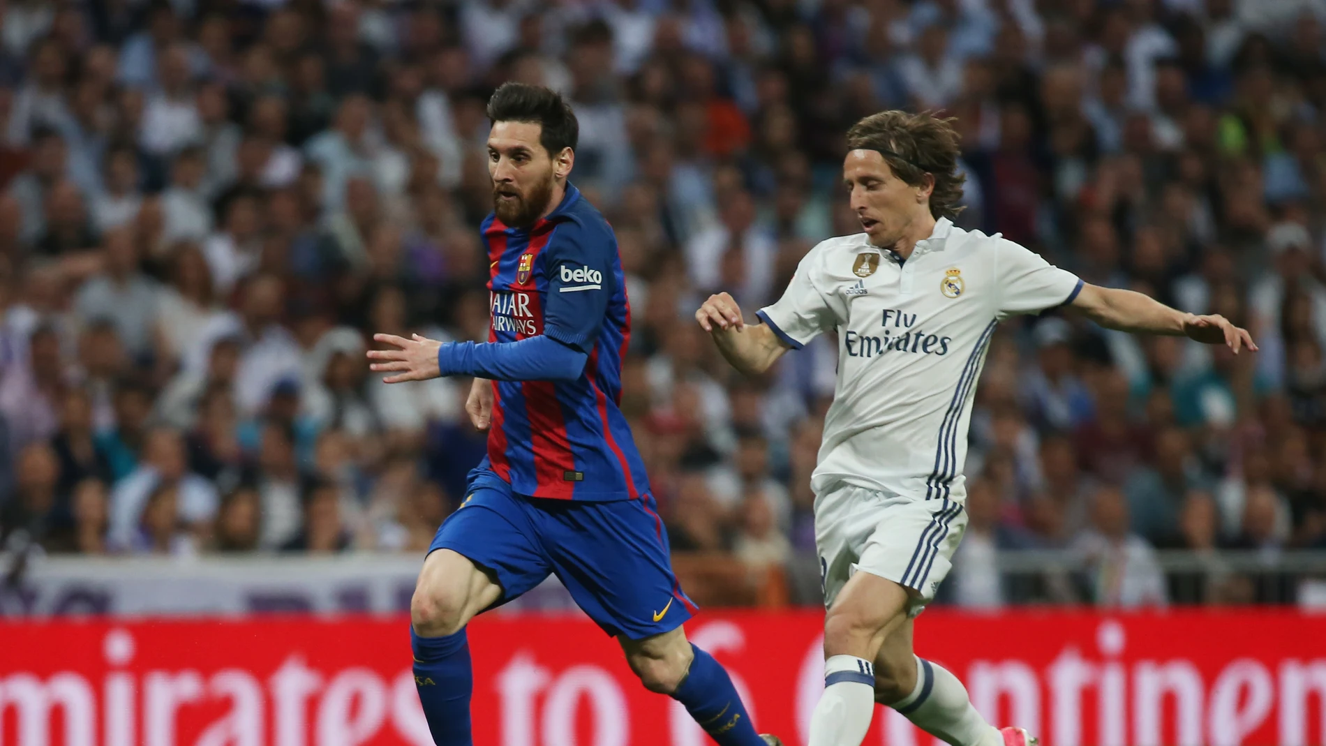 Leo Messi y Modric durante el Clásico Leo Messi y Modric durante el Clásico