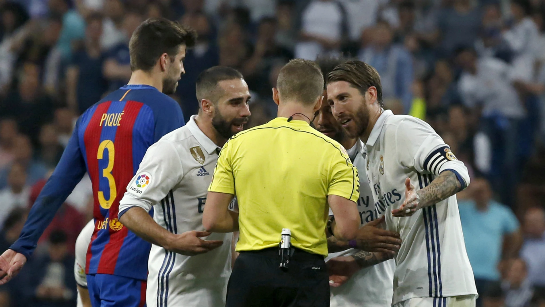 Carvajal y Ramos protestan al árbitro Carvajal y Ramos protestan al árbitro