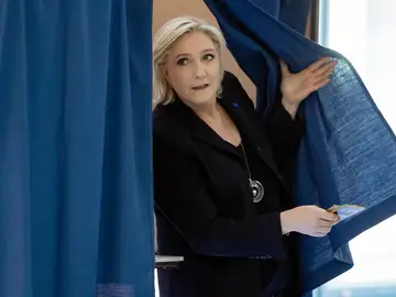 Marine Le Pen vota en su feudo de Hénin-Beaumont, en el norte de Francia Marine Le Pen vota en su feudo de Hénin-Beaumont, en el norte de Francia