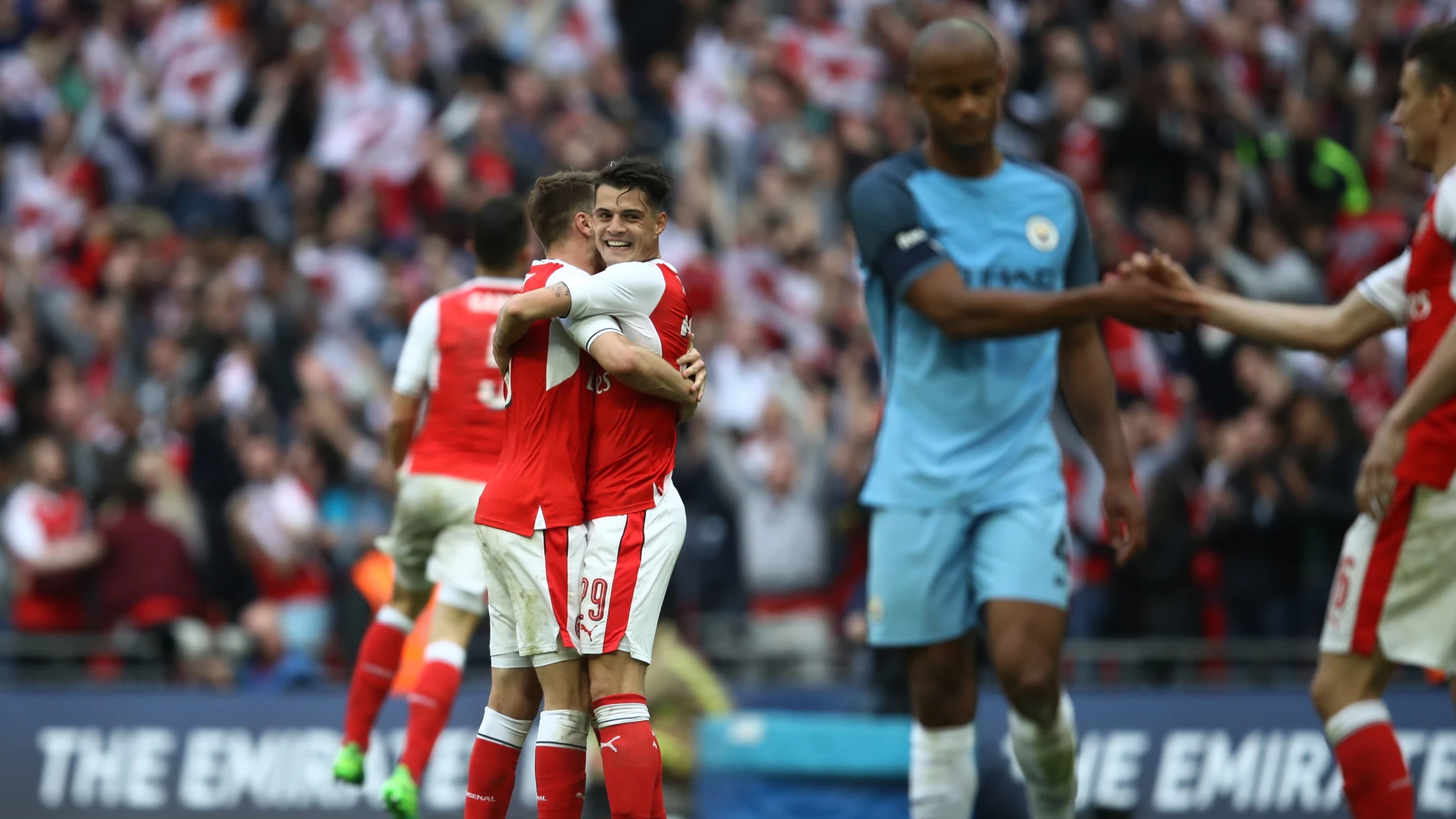 Los jugadores del Arsenal celebran el pase a la final de la FA Cup Los jugadores del Arsenal celebran el pase a la final de la FA Cup