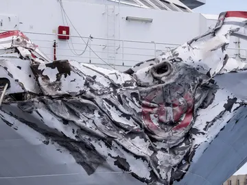 El buque Miguel de Cervantes tras el choque El buque Miguel de Cervantes tras el choque