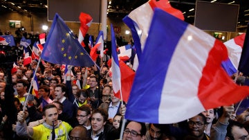 Seguidores de Emmanuel Macron celebran la victoria electoral