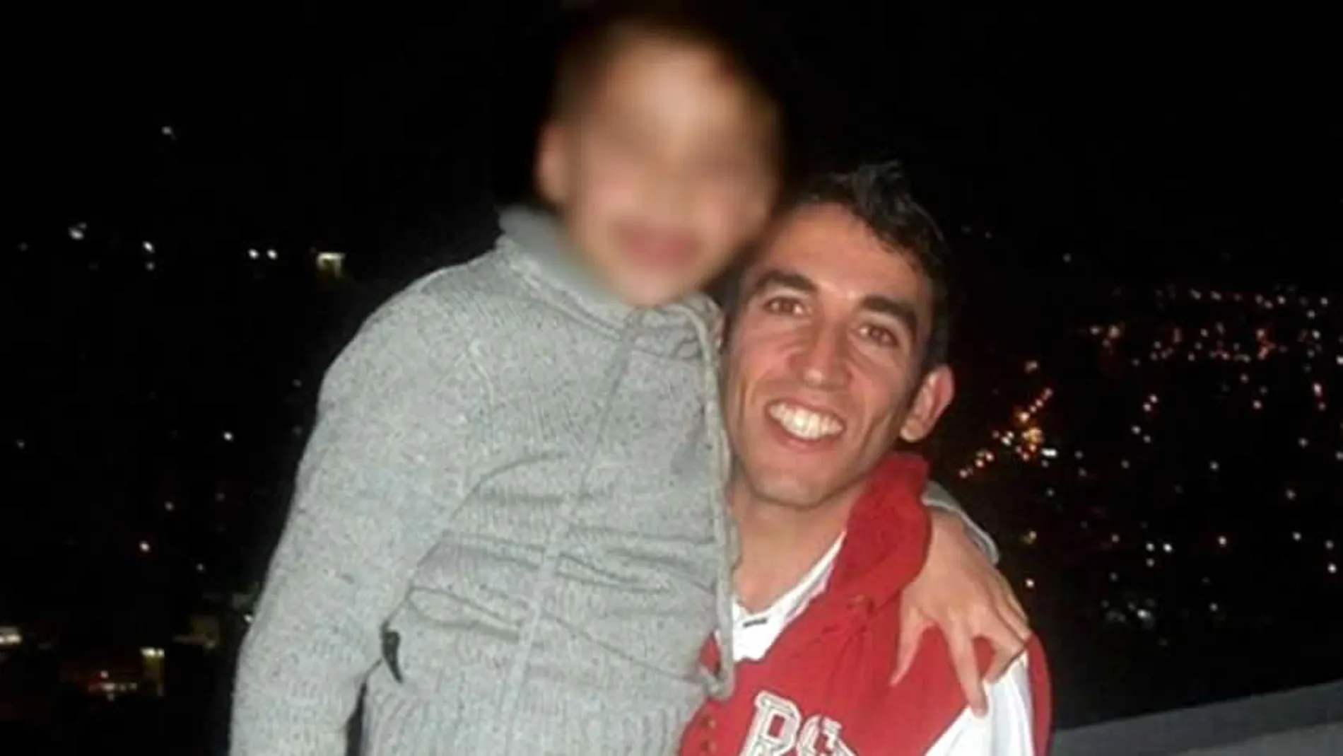 Fernando Sierra junto al menor asesinado Fernando Sierra junto al menor asesinado