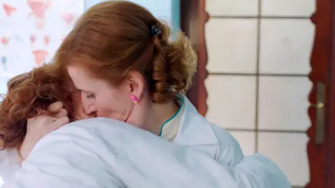 Dolores toma las riendas de sus sentimientos Dolores toma las riendas de sus sentimientos