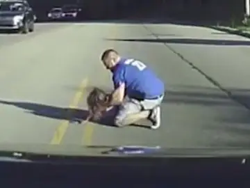 Una niña cae de un autobús en Arkansas Una niña cae de un autobús en Arkansas