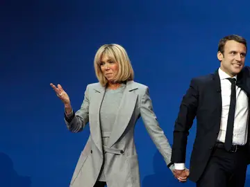 Emmanuel Macron y Brigitte Trogneux Emmanuel Macron y Brigitte Trogneux