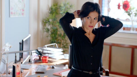 Trini, dispuesta a seducir a Cristóbal por conservar su puesto en la clínica