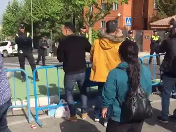 Frame 28.23192 de: Comienzan los preparativos para desalojar a más de 20 familias de okupas en Majadahonda Frame 28.23192 de: Comienzan los preparativos para desalojar a más de 20 familias de okupas en Majadahonda