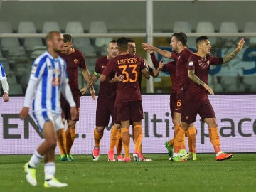 Nainggolan celebra su gol ante el Pescara
