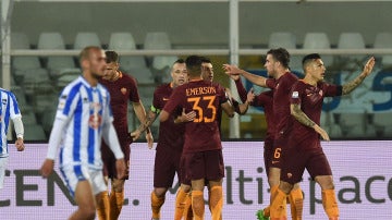 Nainggolan celebra su gol ante el Pescara