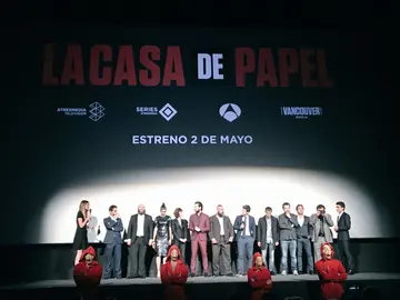 El equipo de La casa de papel en la premiere El equipo de La casa de papel en la premiere