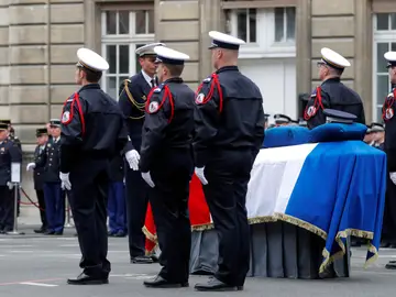 Homenaje al policía fallecido Homenaje al policía fallecido