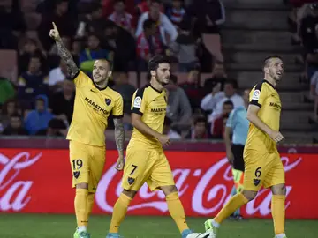 Sandro celebrando uno de sus goles Sandro celebrando uno de sus goles