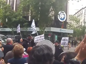 Cacerolada en Génova Cacerolada en Génova