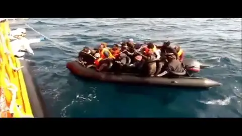Frame 4.664 de: Salvamento Marítimo ha rescatado hoy a 105 personas a bordo de cuatro pateras Frame 4.664 de: Salvamento Marítimo ha rescatado hoy a 105 personas a bordo de cuatro pateras