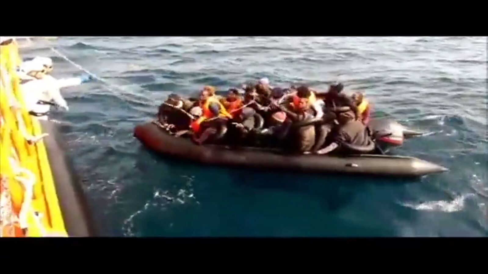 Salvamento Marítimo rescata a 105 personas a bordo de cuatro pateras frente a las costas de Almería
