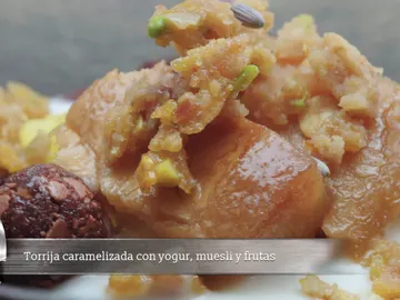 Torrija con yogurt y crumbel de pistacho Torrija con yogurt y crumbel de pistacho
