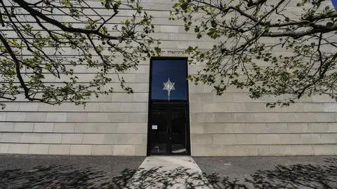 Nueva Sinagoga en el día de conmemoración del Holocausto en Dresde, Alemania Nueva Sinagoga en el día de conmemoración del Holocausto en Dresde, Alemania