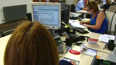 Funcionarios El gobierno prevé subir un 1% al sueldo de los funcionarios en 2018