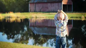 Imagen de Nolan de espaldas Imagen de Nolan de espaldas