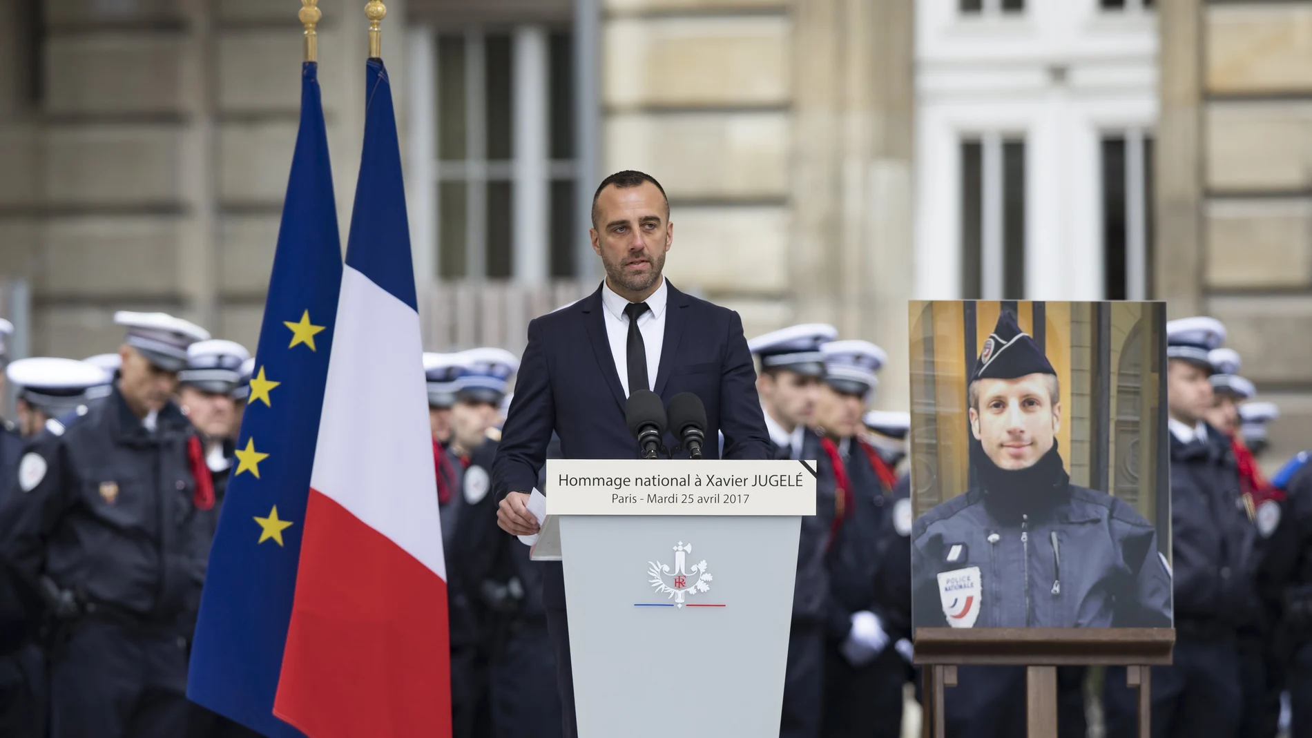 Etienne Cardiles rinde homenaje a su marido Etienne Cardiles rinde homenaje a su marido