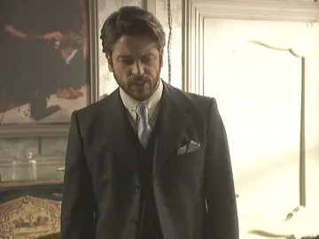 Hernando a Lucía: "¿Qué clase de juego es este?" Hernando a Lucía: "¿Qué clase de juego es este?"