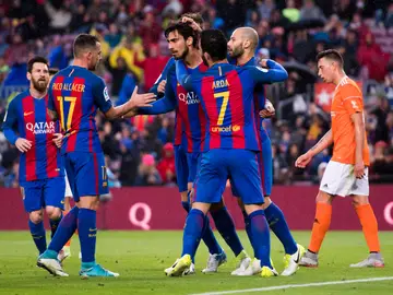 André Gomes es felicitado tras marcar un gol ante Osasuna André Gomes es felicitado tras marcar un gol ante Osasuna