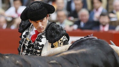 Solo el extremeño José Garrido, con una oreja, saca partido de una corrida de mayores opciones