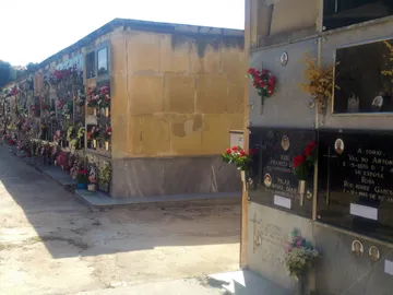 Nichos en un cementerio Nichos en un cementerio