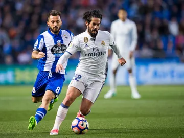 Isco controlando el balón Isco controlando el balón