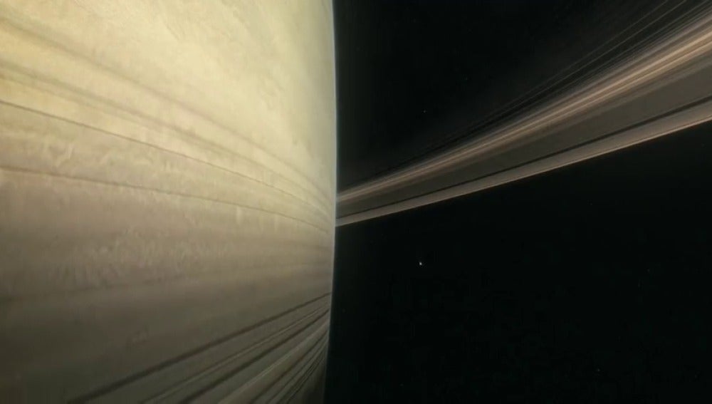 Frame 35.425211 de: La nave Cassini entra en los anillos de Saturno