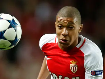 Mbappé, en una acción con el Mónaco Mbappé, en una acción con el Mónaco